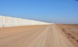 كشف أسباب استمرار غلق العراق لطرقه البرية مع سوريا